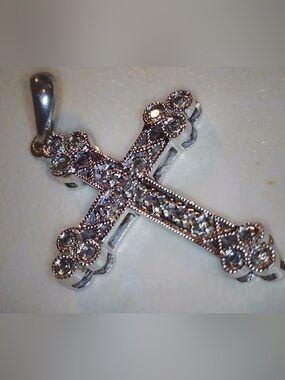 10 kt White gold with diamond cross pendant